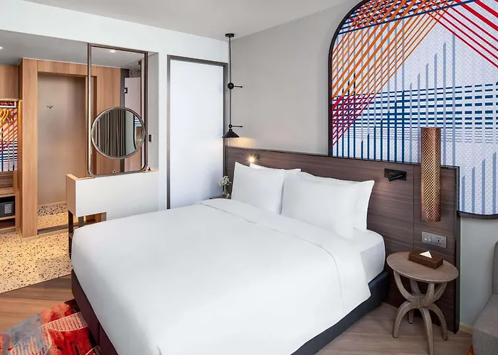 Mercure Surawong Hotel 4*