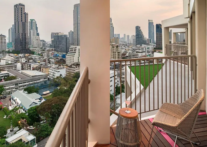 Mercure Surawong 4*
